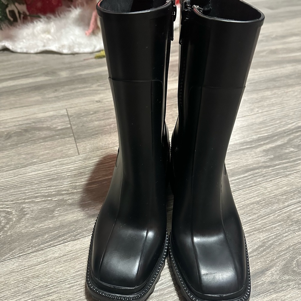INC International Concepts Women’s Eddie Lug-Sole Rain Boots
